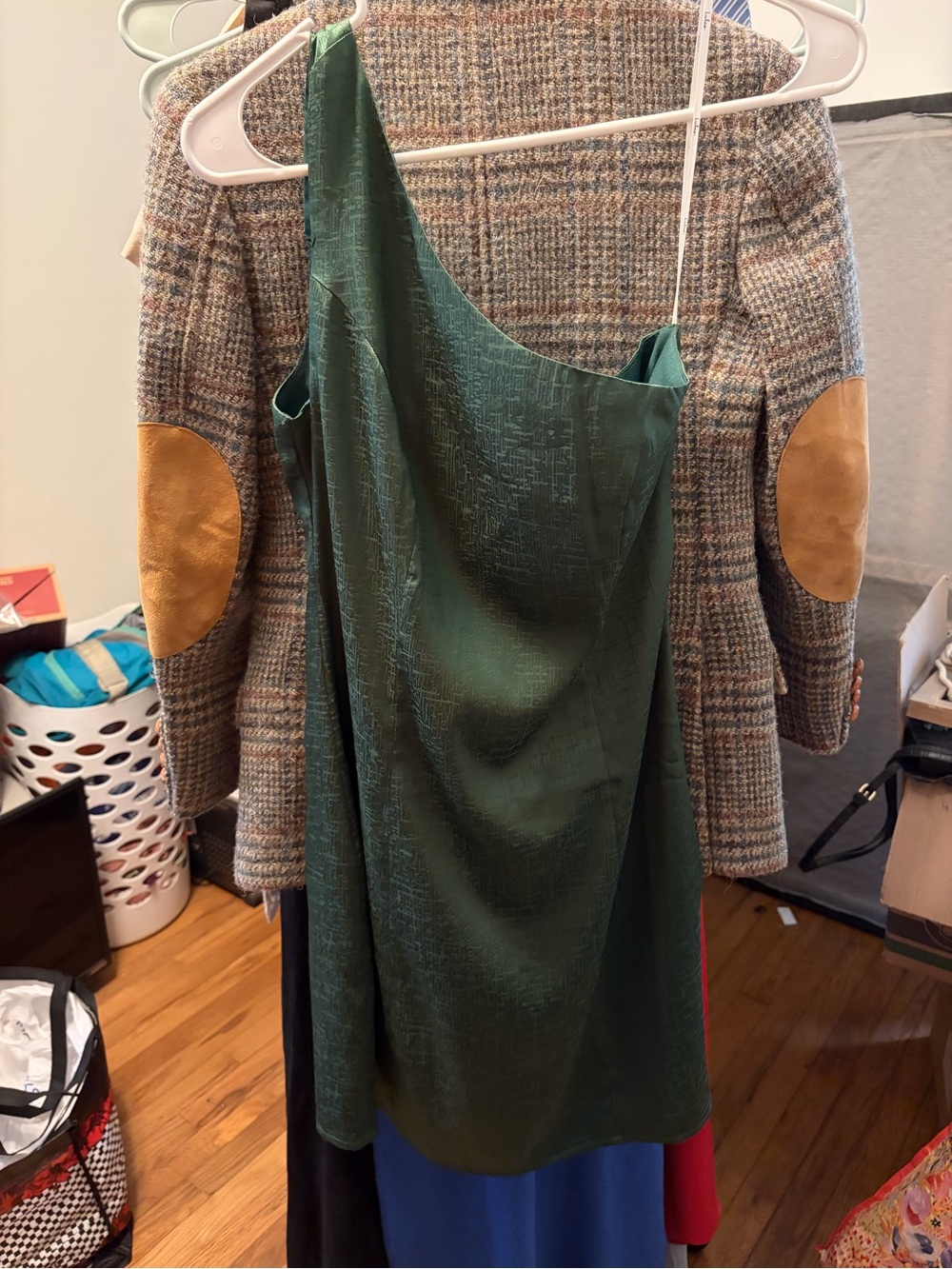 Lulu's Emerald One-Shoulder Satin Slip Dress